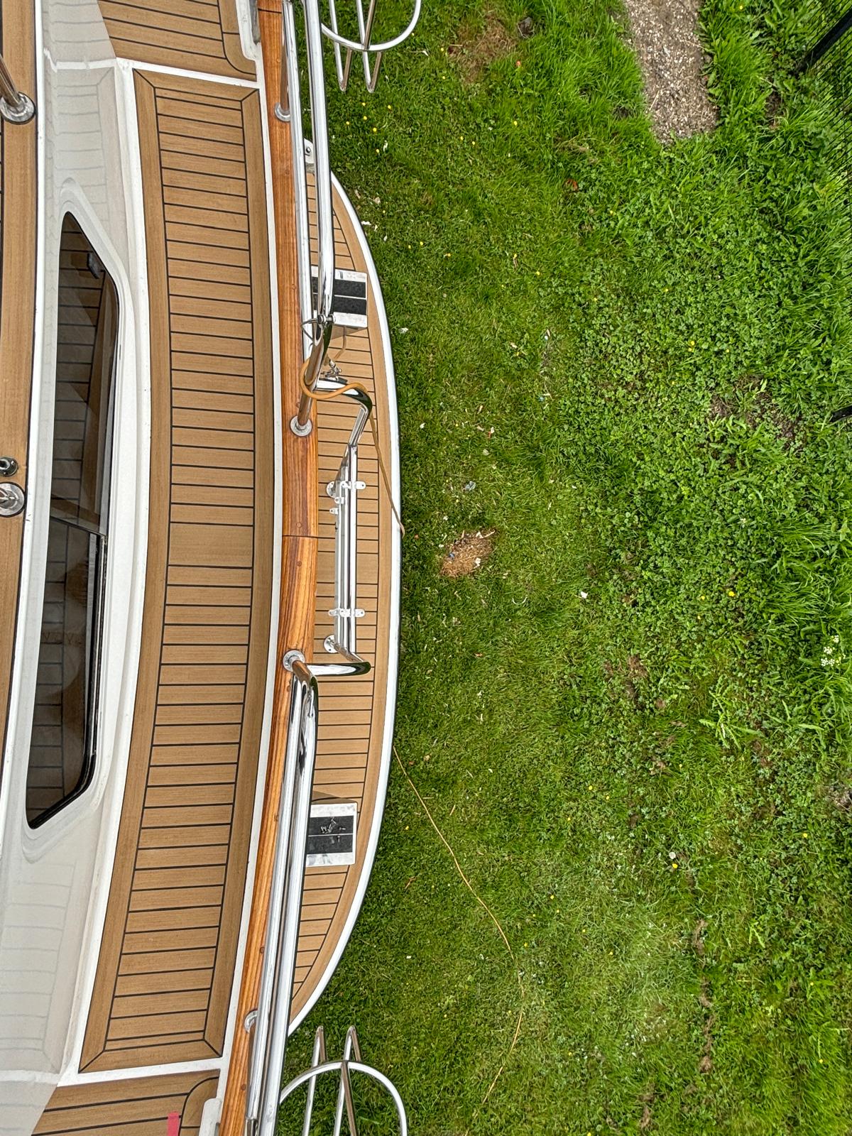 Corvette boats pvc synthetic teak deck- fitted by certified installers - Free sample and quote request